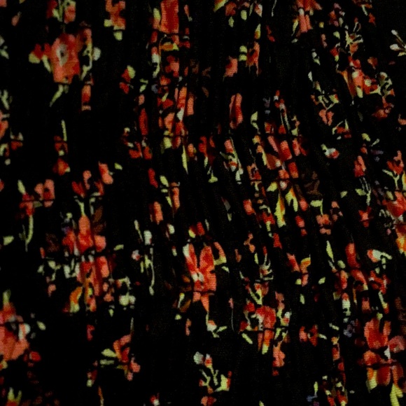 Pink/red floral zip up top with built in padding - Picture 9 of 9